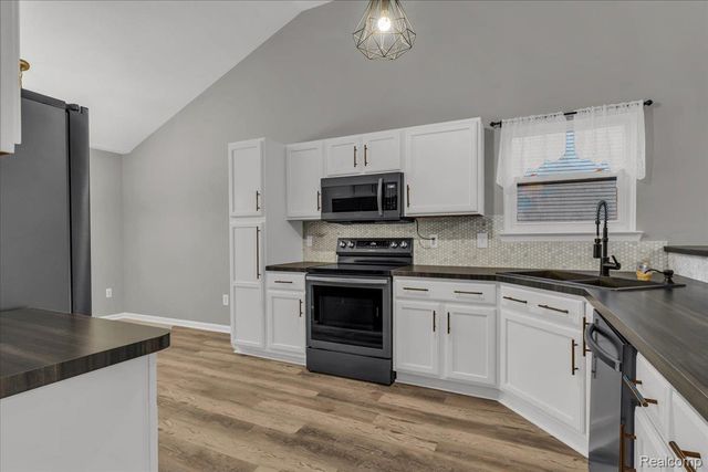 23676 Lori Drive, Brownstown Charter Township, MI 48134