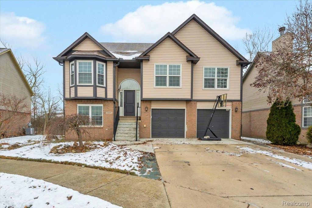 23676 Lori Drive, Brownstown Charter Township, MI 48134