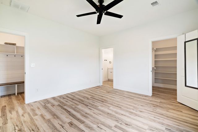 204 Private Road 33083, Sumner, TX 75486