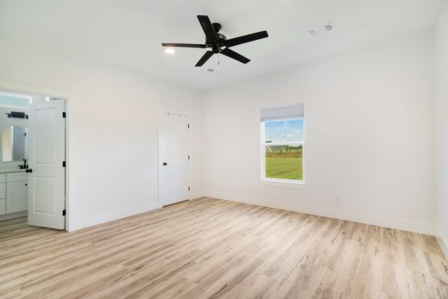 204 Private Road 33083, Sumner, TX 75486