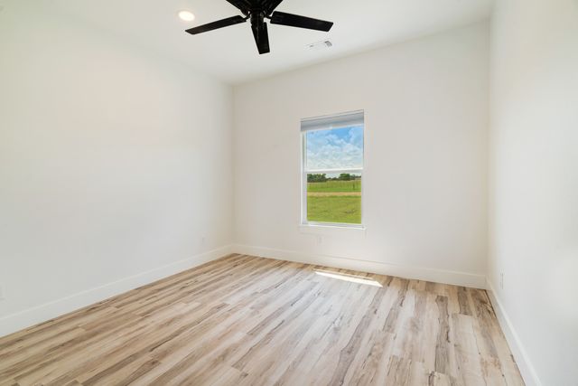 204 Private Road 33083, Sumner, TX 75486