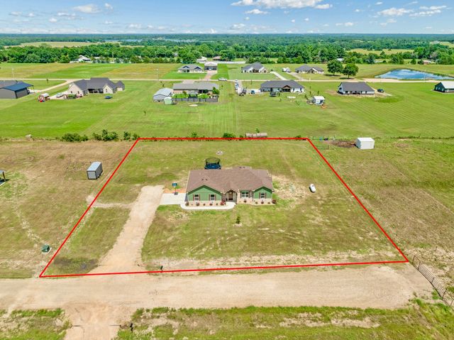204 Private Road 33083, Sumner, TX 75486