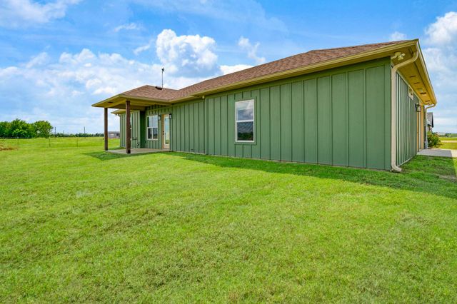 204 Private Road 33083, Sumner, TX 75486