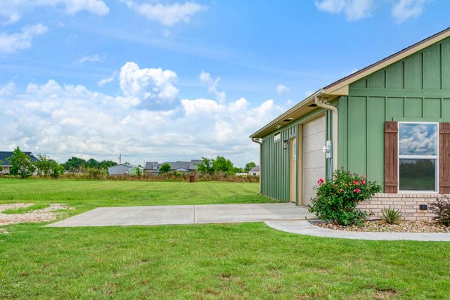 204 Private Road 33083, Sumner, TX 75486