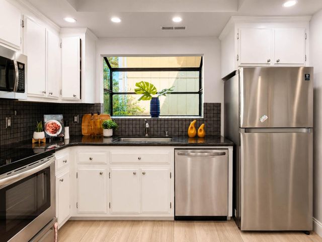 27 El Camino Real 1, Burlingame, CA 94010
