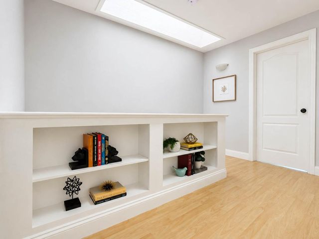 27 El Camino Real 1, Burlingame, CA 94010