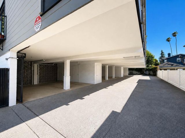 27 El Camino Real 1, Burlingame, CA 94010