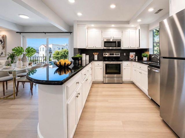 27 El Camino Real 1, Burlingame, CA 94010