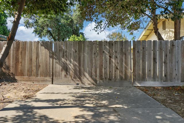 823 Domingo Ct, Turlock, CA 95380