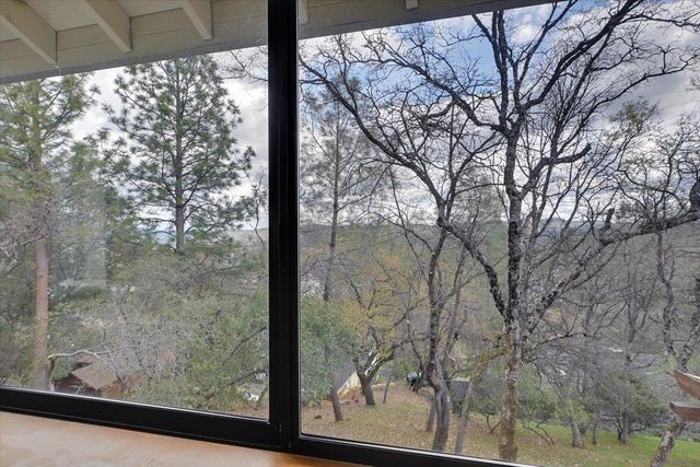 12126 Waxwing Ct, Penn Valley, CA 95946