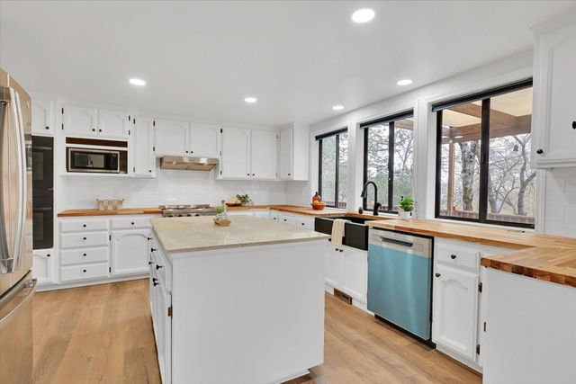 12126 Waxwing Ct, Penn Valley, CA 95946