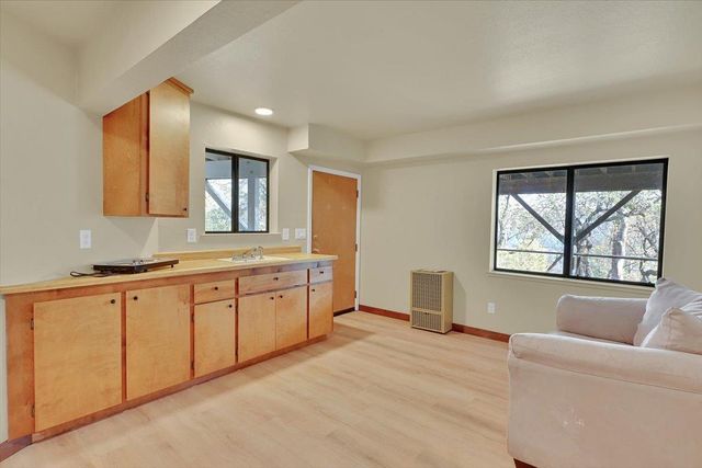 12126 Waxwing Ct, Penn Valley, CA 95946