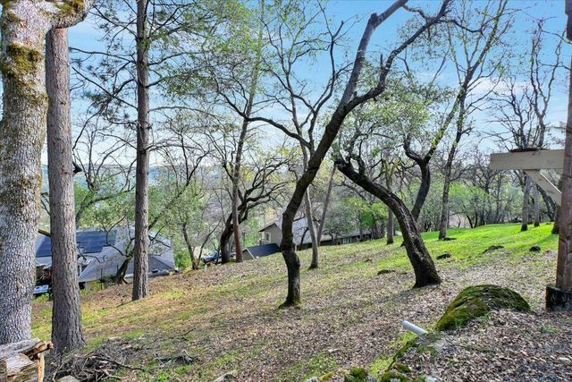 12126 Waxwing Ct, Penn Valley, CA 95946