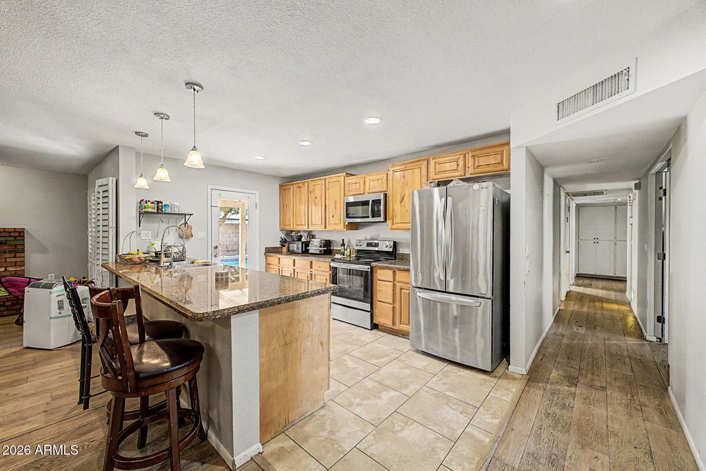 2914 W REDFIELD Road, Phoenix, AZ 85053 — photo 2