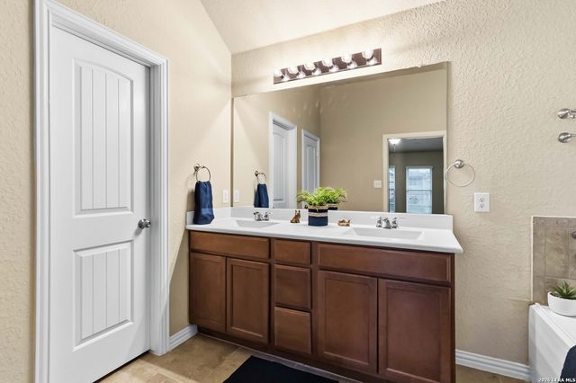 1951 Jamie Ln, New Braunfels, TX 78130