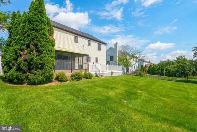 105 GRANDVIEW RD, Springfield, PA 19064