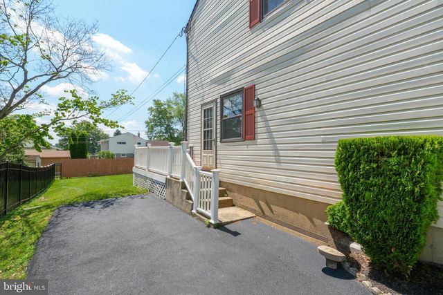 105 GRANDVIEW RD, Springfield, PA 19064