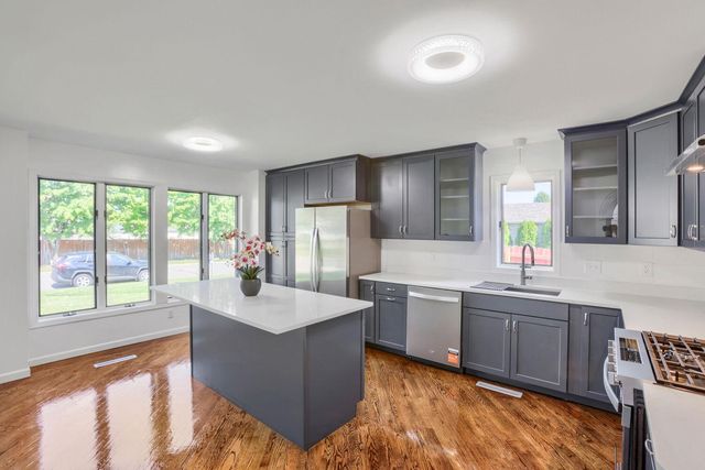 3597 Gershwin Court N, Oakdale, MN 55128