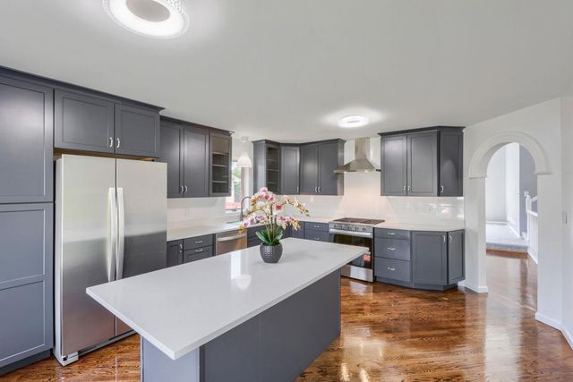 3597 Gershwin Court N, Oakdale, MN 55128