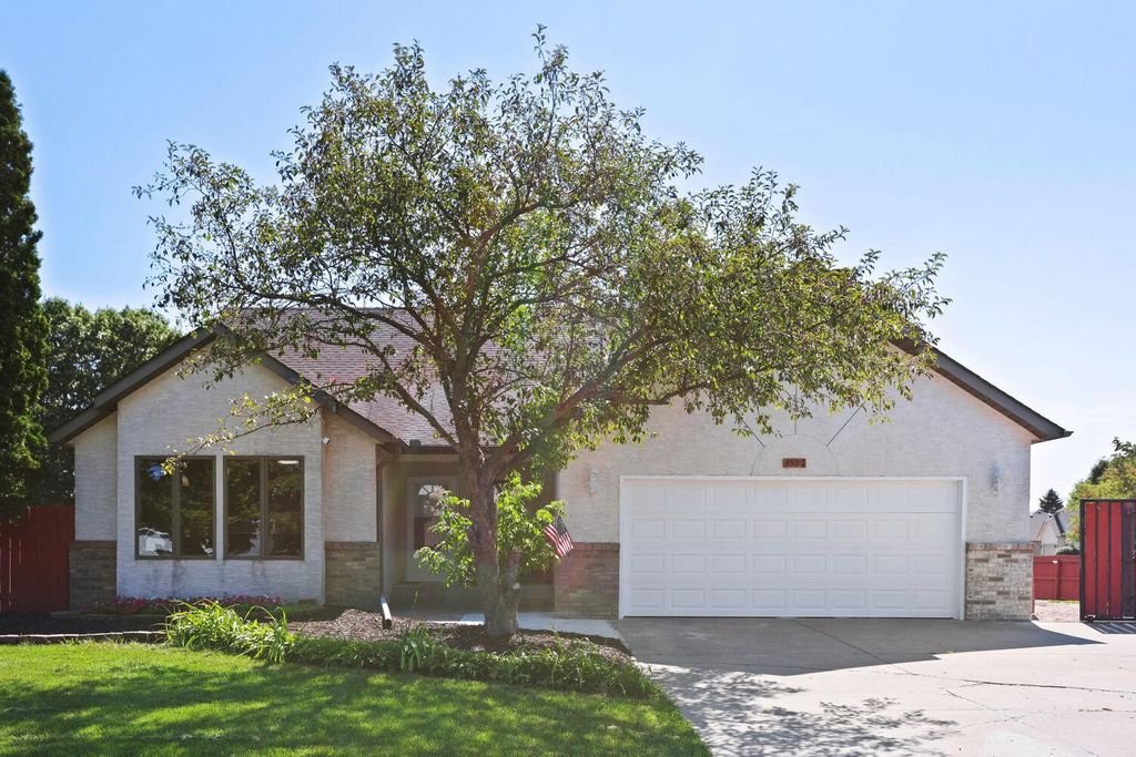 3597 Gershwin Court N, Oakdale, MN 55128 — photo 2