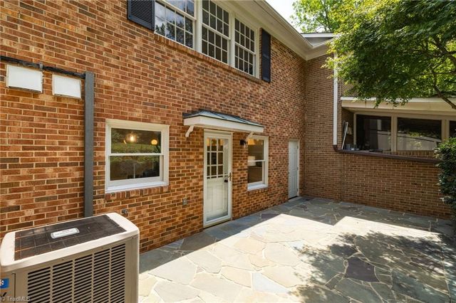 1 Fountain Manor Drive B, Greensboro, NC 27405