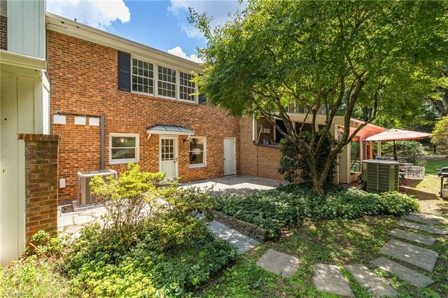 1 Fountain Manor Drive B, Greensboro, NC 27405