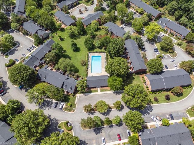 1 Fountain Manor Drive B, Greensboro, NC 27405