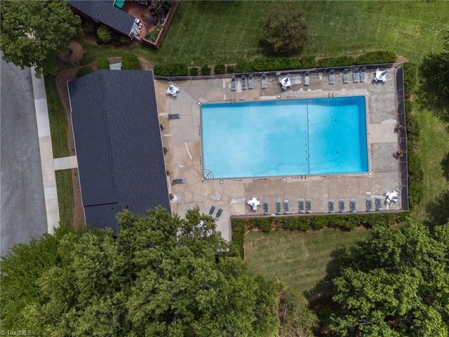 1 Fountain Manor Drive B, Greensboro, NC 27405
