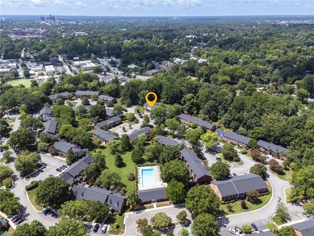 1 Fountain Manor Drive B, Greensboro, NC 27405