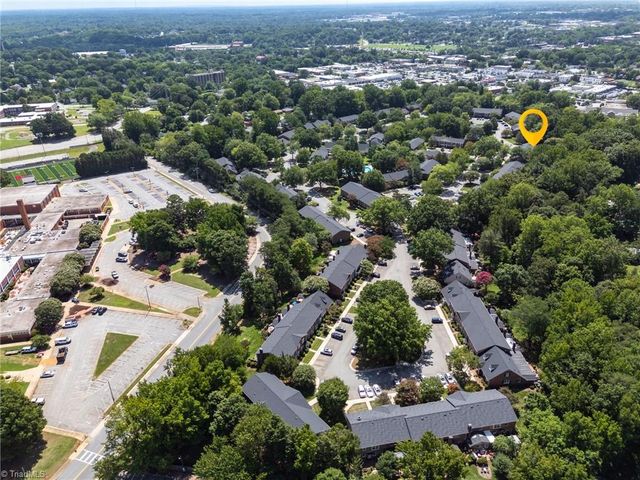 1 Fountain Manor Drive B, Greensboro, NC 27405