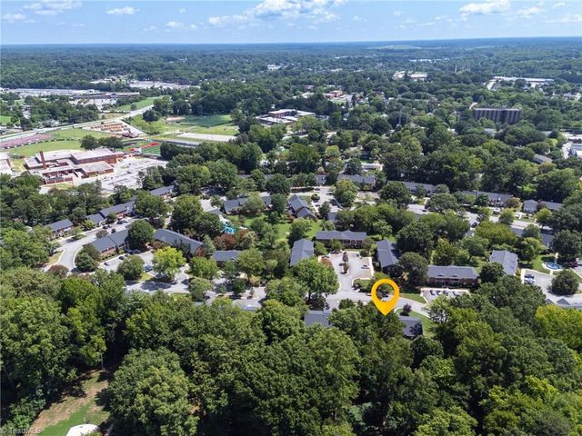 1 Fountain Manor Drive B, Greensboro, NC 27405