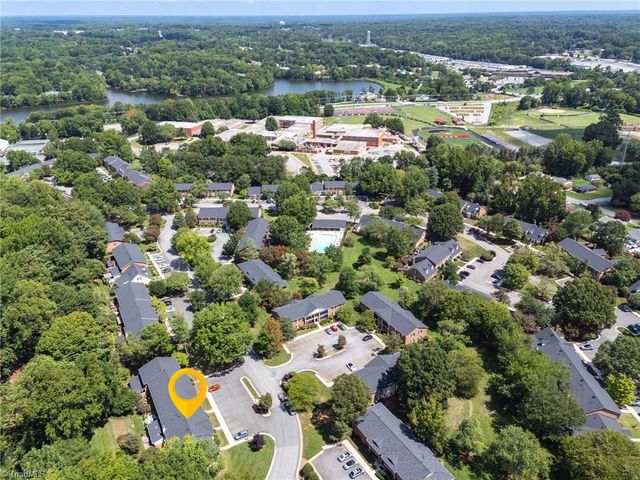 1 Fountain Manor Drive B, Greensboro, NC 27405