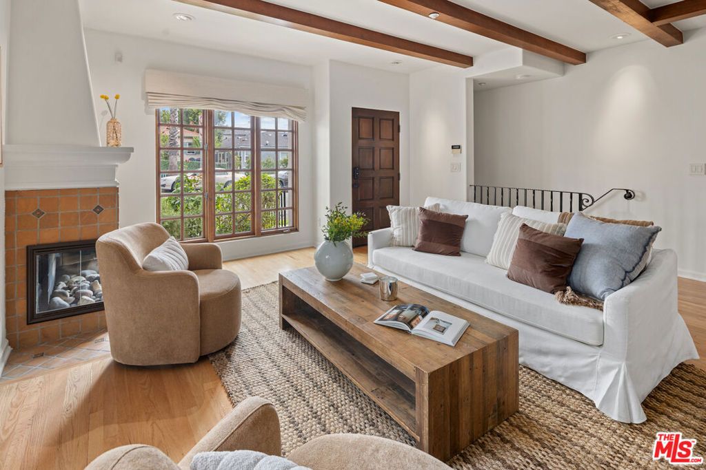Image 3 of property listing at 1100 21st Street, Santa Monica, CA 90403