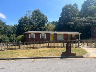 673 Lyric NW Way, Atlanta, GA 30318