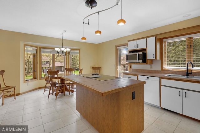 18603 Kristie Lane, Eden Prairie, MN 55346