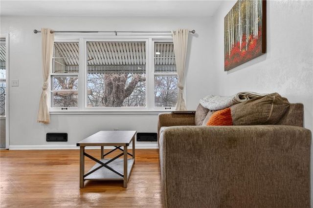 403 E PARK Avenue, Claycomo, MO 64119