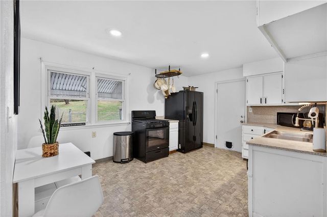 403 E PARK Avenue, Claycomo, MO 64119