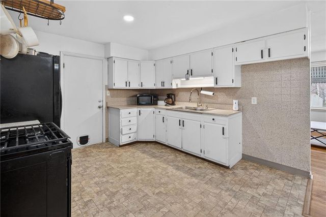 403 E PARK Avenue, Claycomo, MO 64119