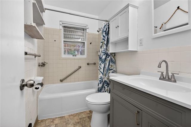 403 E PARK Avenue, Claycomo, MO 64119