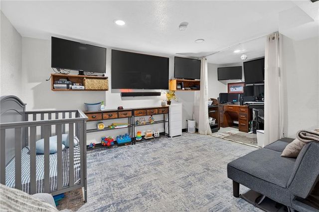 403 E PARK Avenue, Claycomo, MO 64119