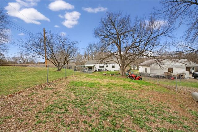 403 E PARK Avenue, Claycomo, MO 64119