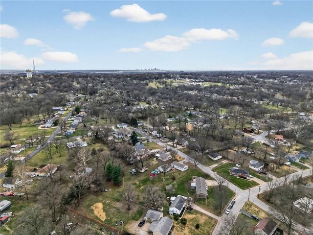 403 E PARK Avenue, Claycomo, MO 64119