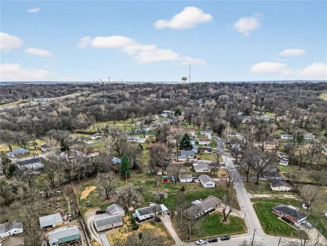 403 E PARK Avenue, Claycomo, MO 64119