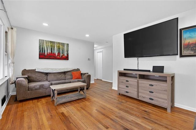 403 E PARK Avenue, Claycomo, MO 64119