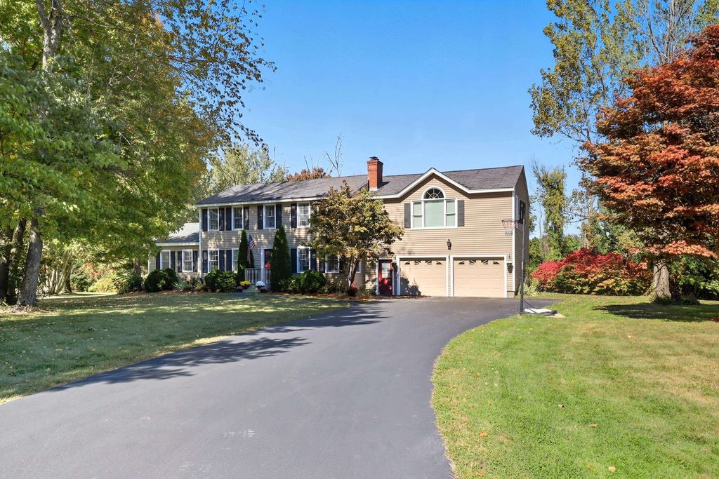 8 Blake Farm Road, Derry, NH 03038