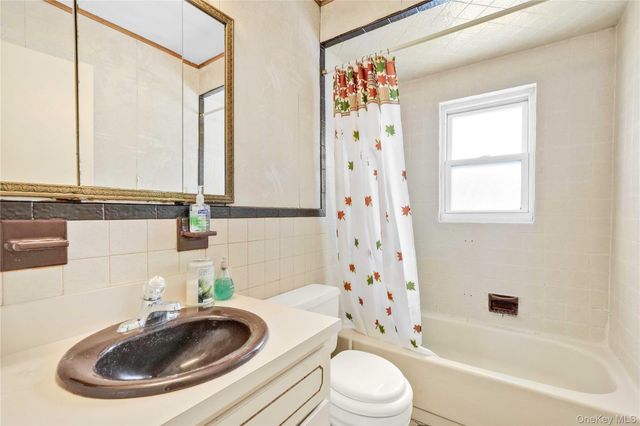 1097 Carll Drive, Bay Shore, NY 11706