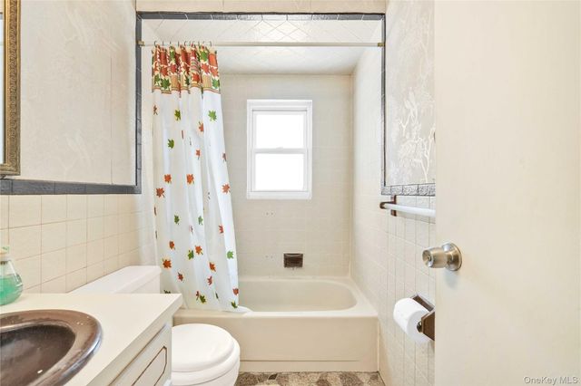 1097 Carll Drive, Bay Shore, NY 11706