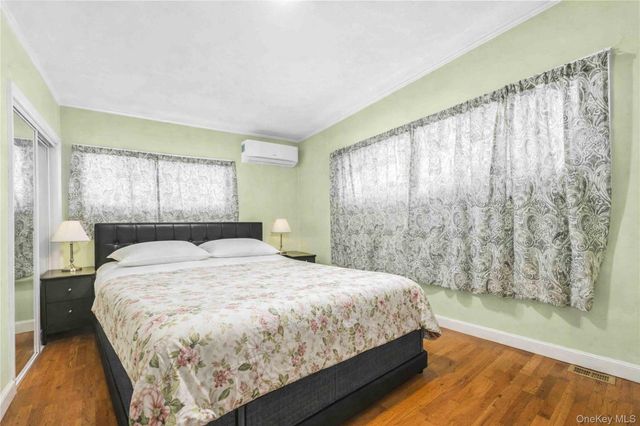 1097 Carll Drive, Bay Shore, NY 11706