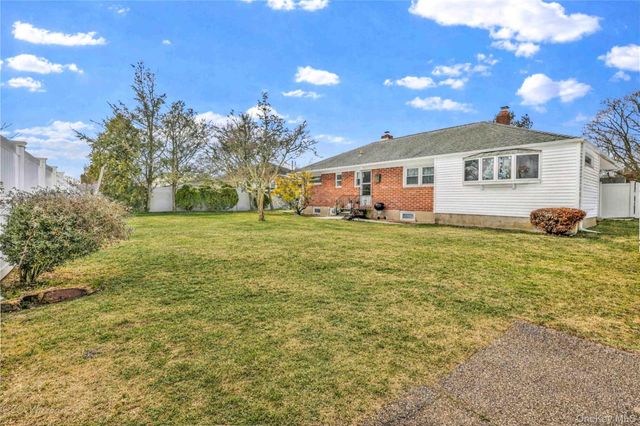 1097 Carll Drive, Bay Shore, NY 11706