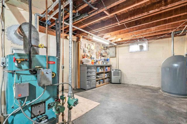 1097 Carll Drive, Bay Shore, NY 11706